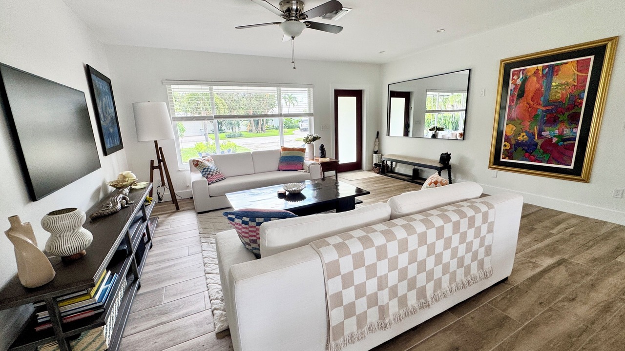 Photo of Livingroom in Santa Barbara Estates