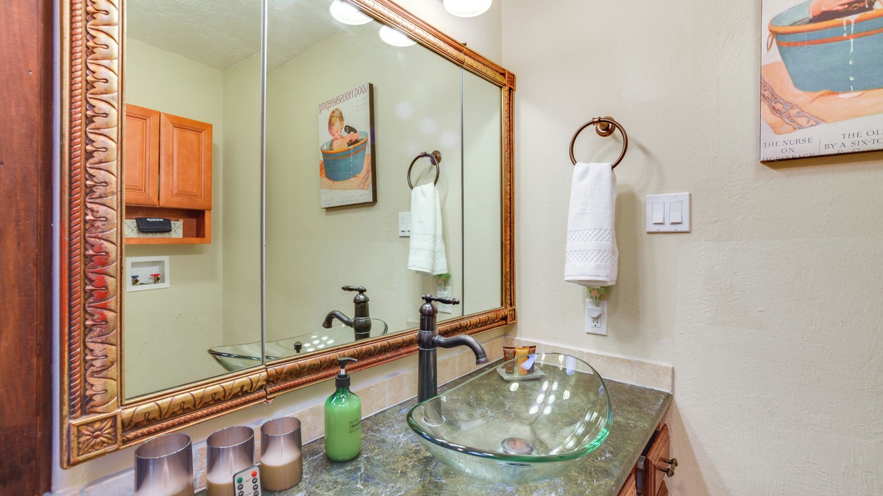 Photo of Bathroom in Canoncito