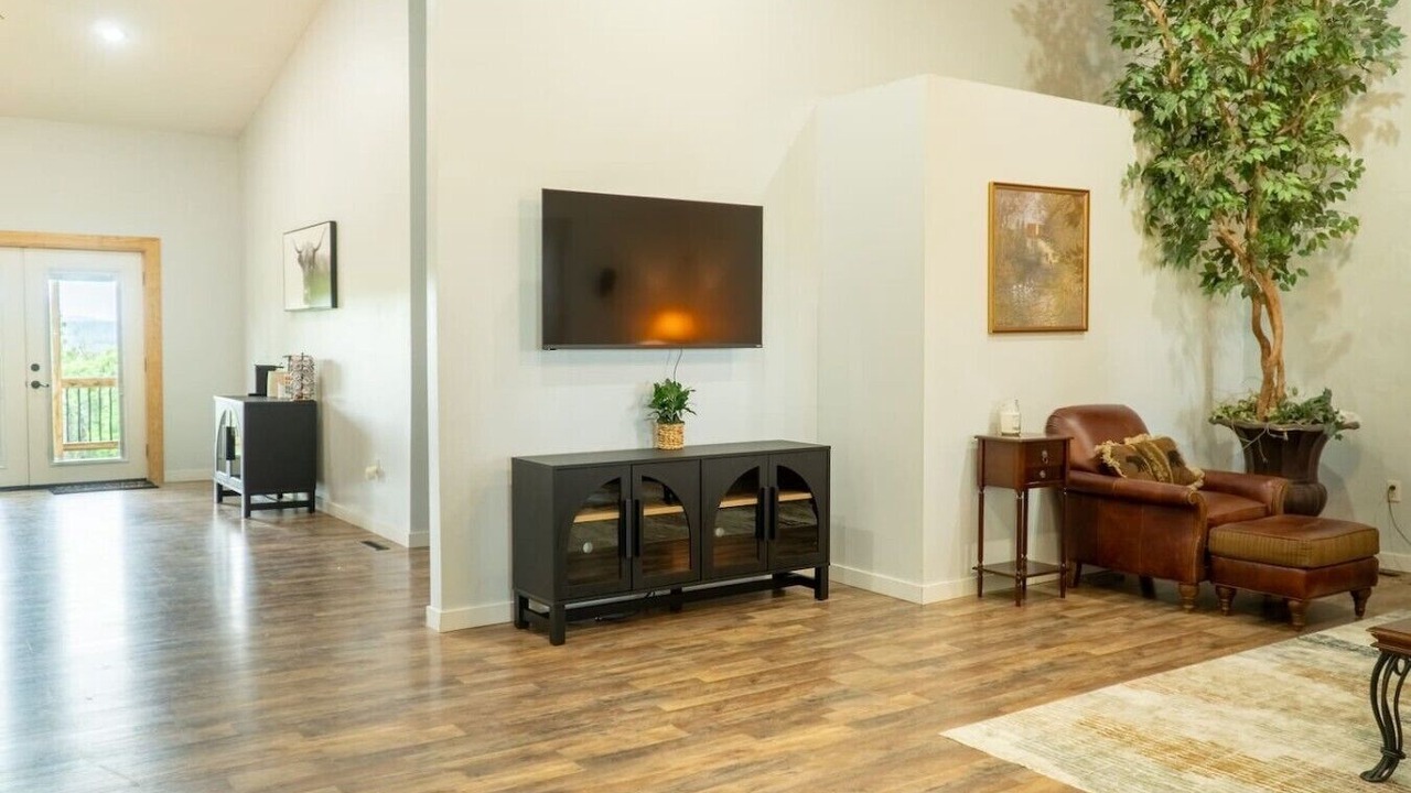 Photo of Others in Walnut Shade