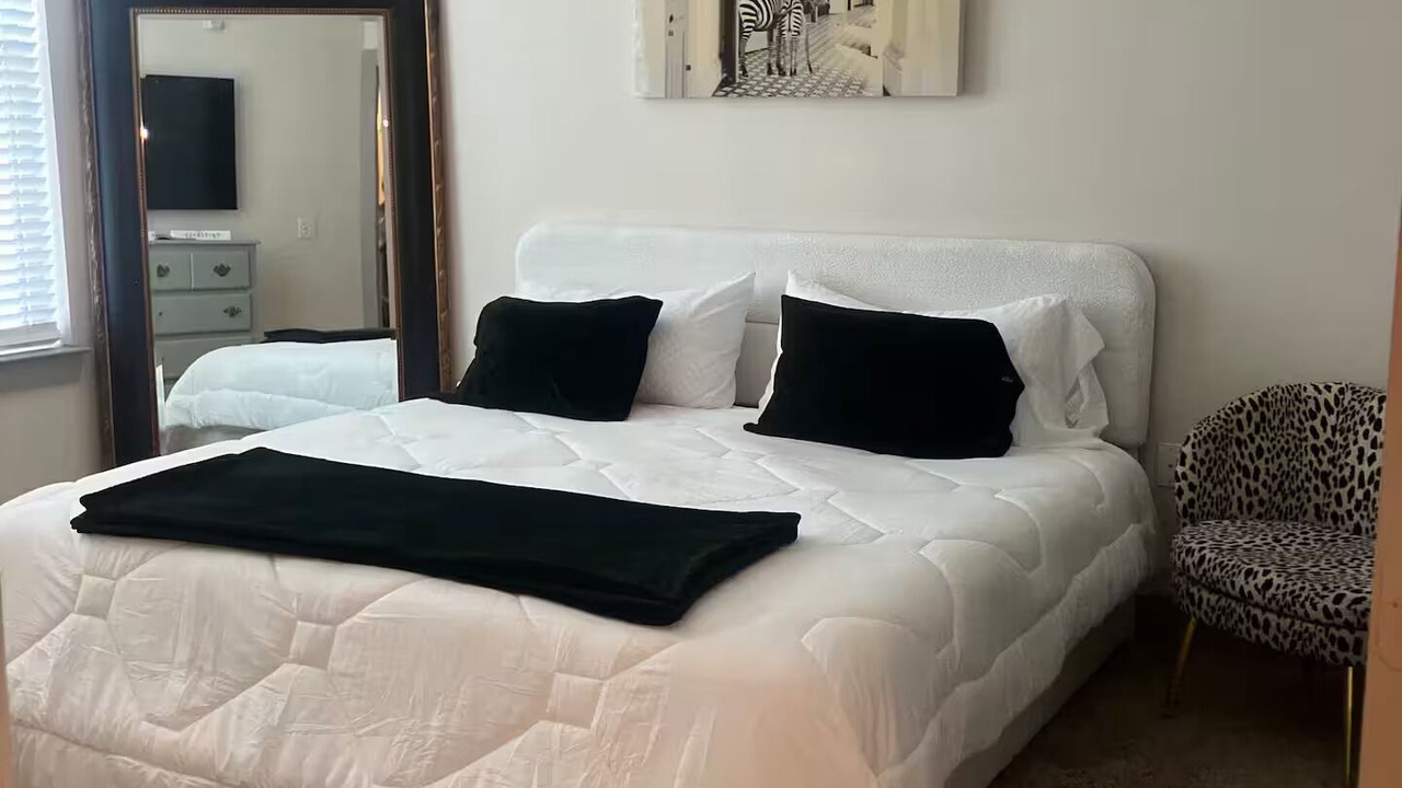 Photo of Bedroom in Farmers Branch