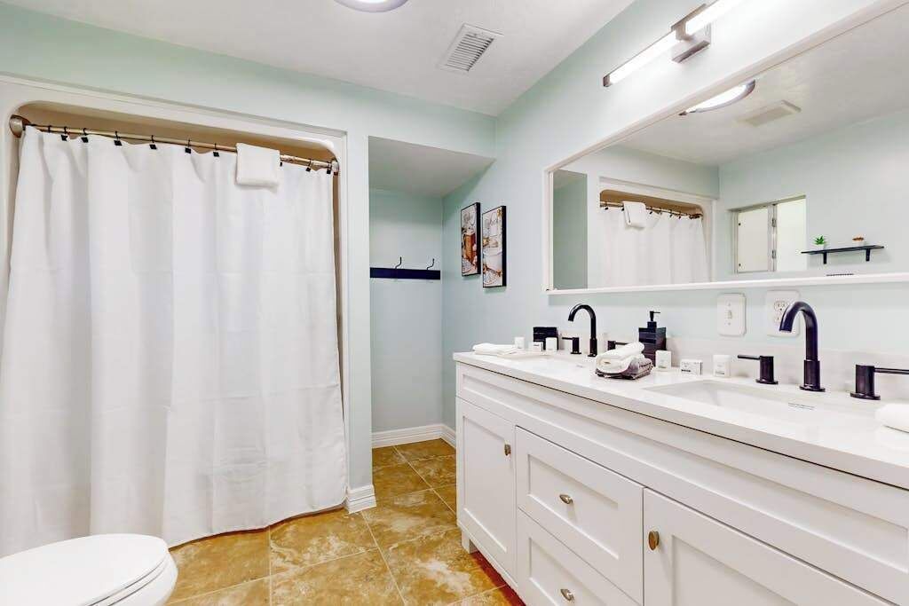 Photo of Bathroom in Porter