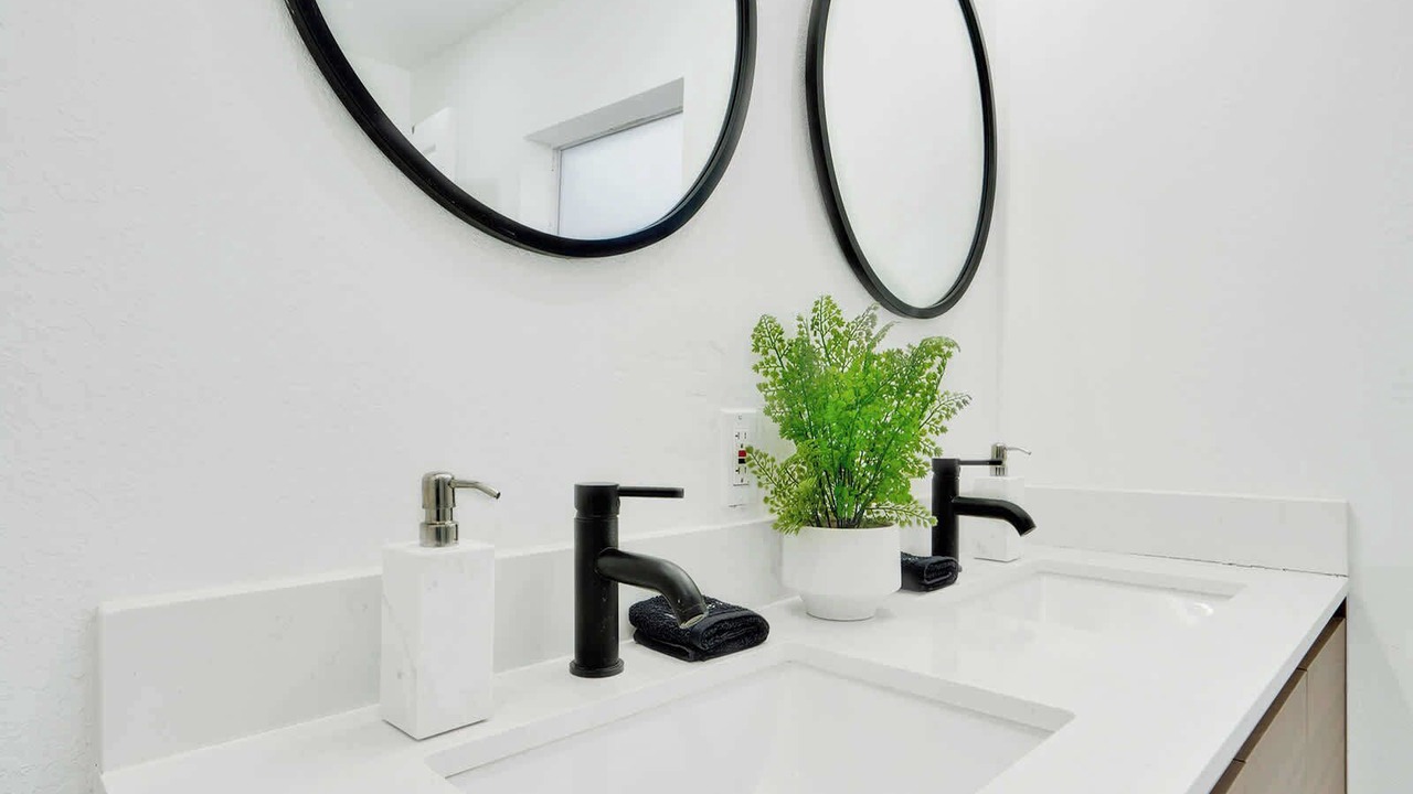 Photo of Bathroom in North Andrews Gardens