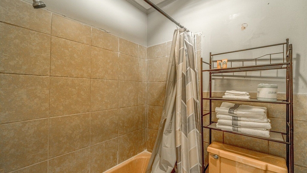 Photo of Bathroom in Booneville