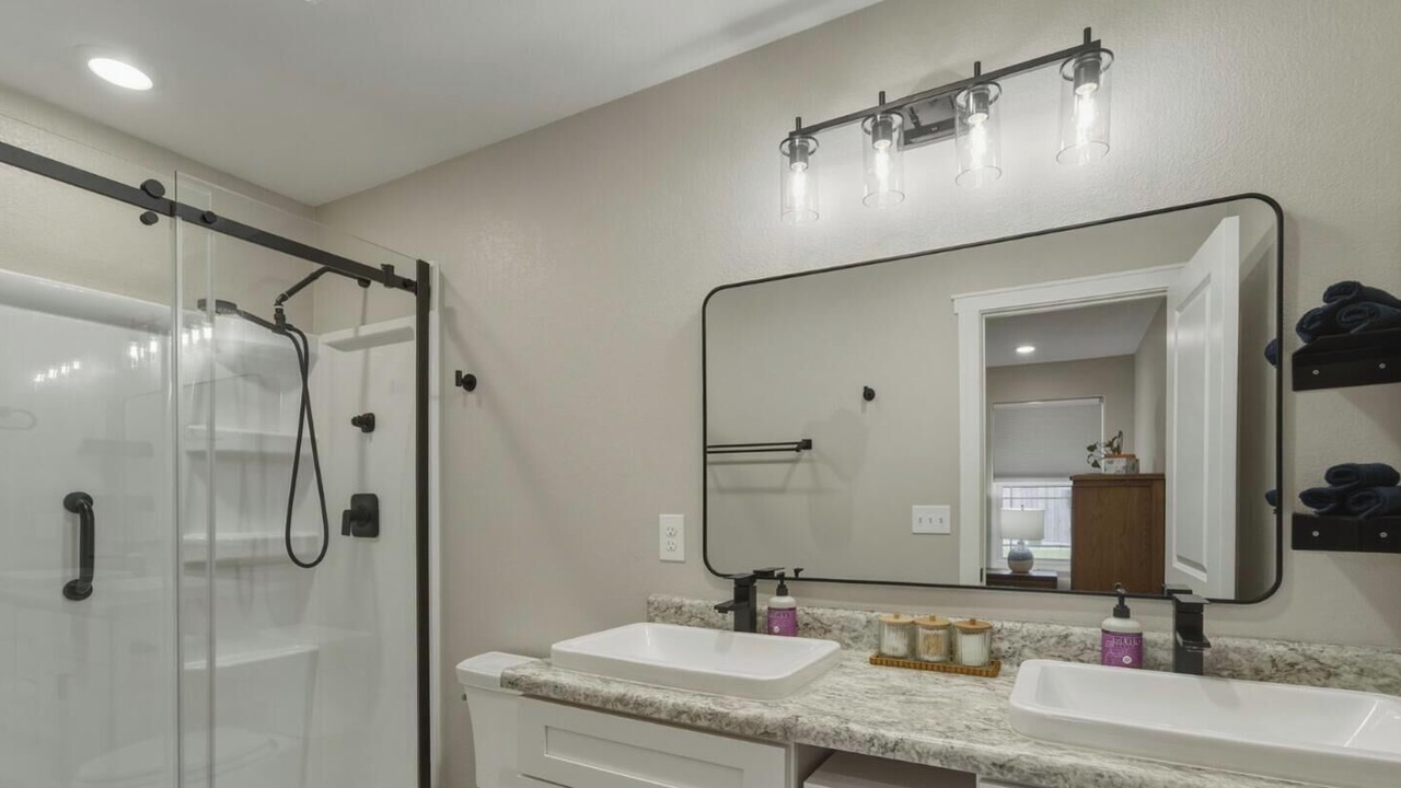Photo of Bathroom in Garden City