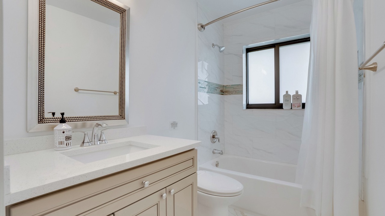 Photo of Bathroom in Harbor Village