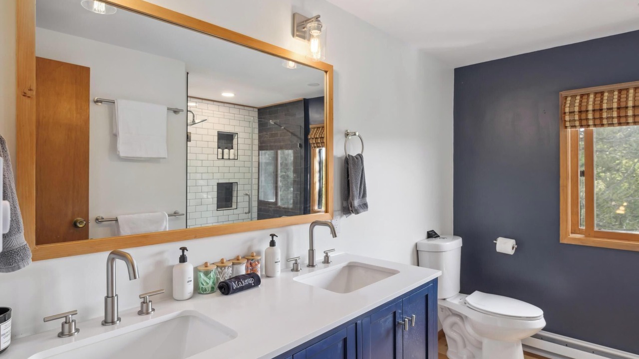 Photo of Bathroom in Stagetop