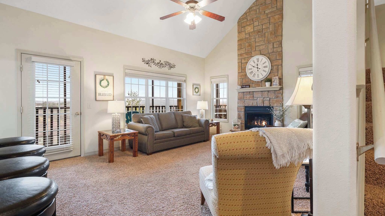 Photo of Livingroom in Branson West