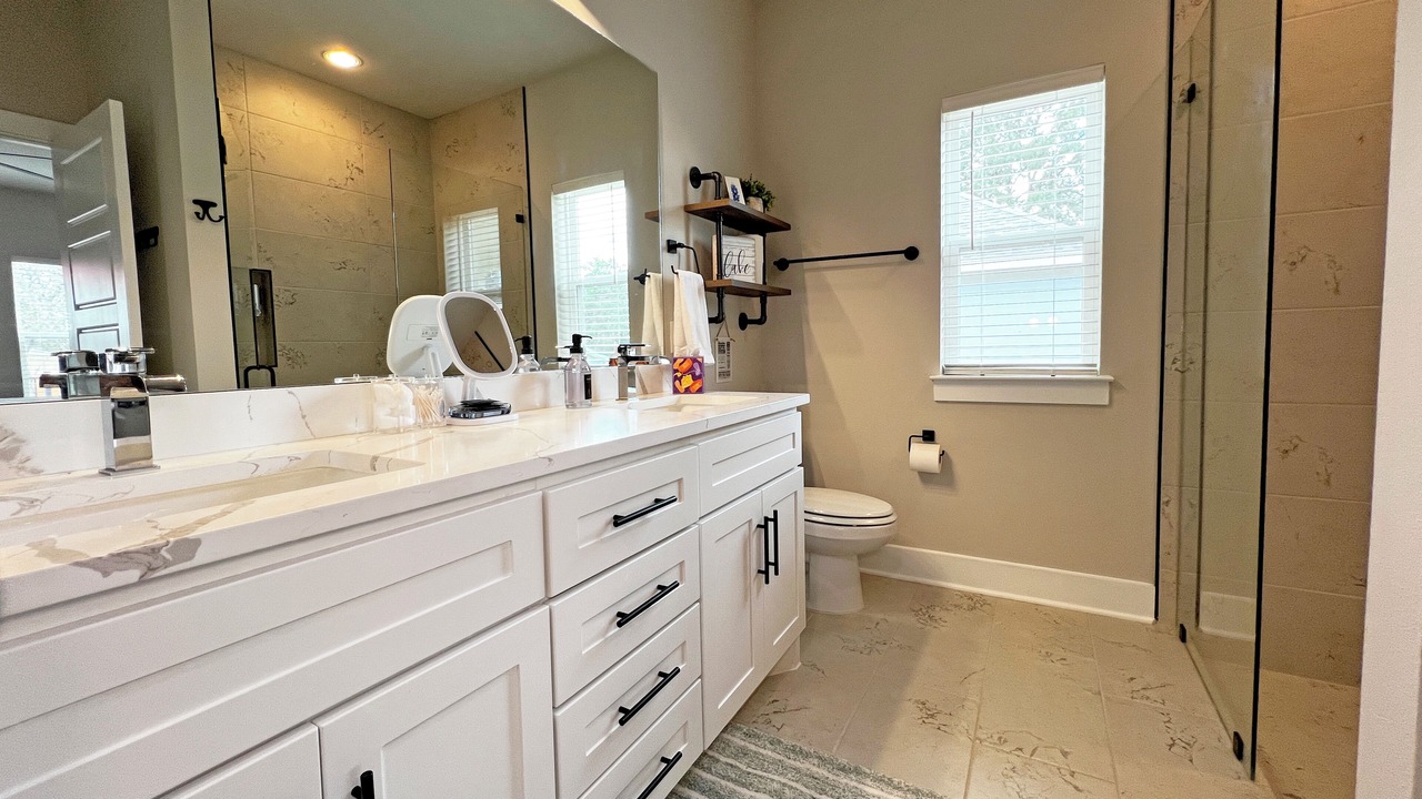 Photo of Bathroom in Canyon Lake