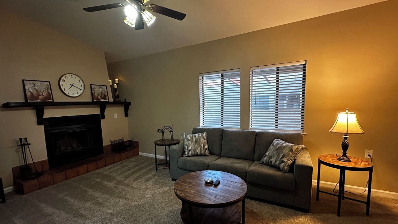 Photo of Livingroom in Truth or Consequences