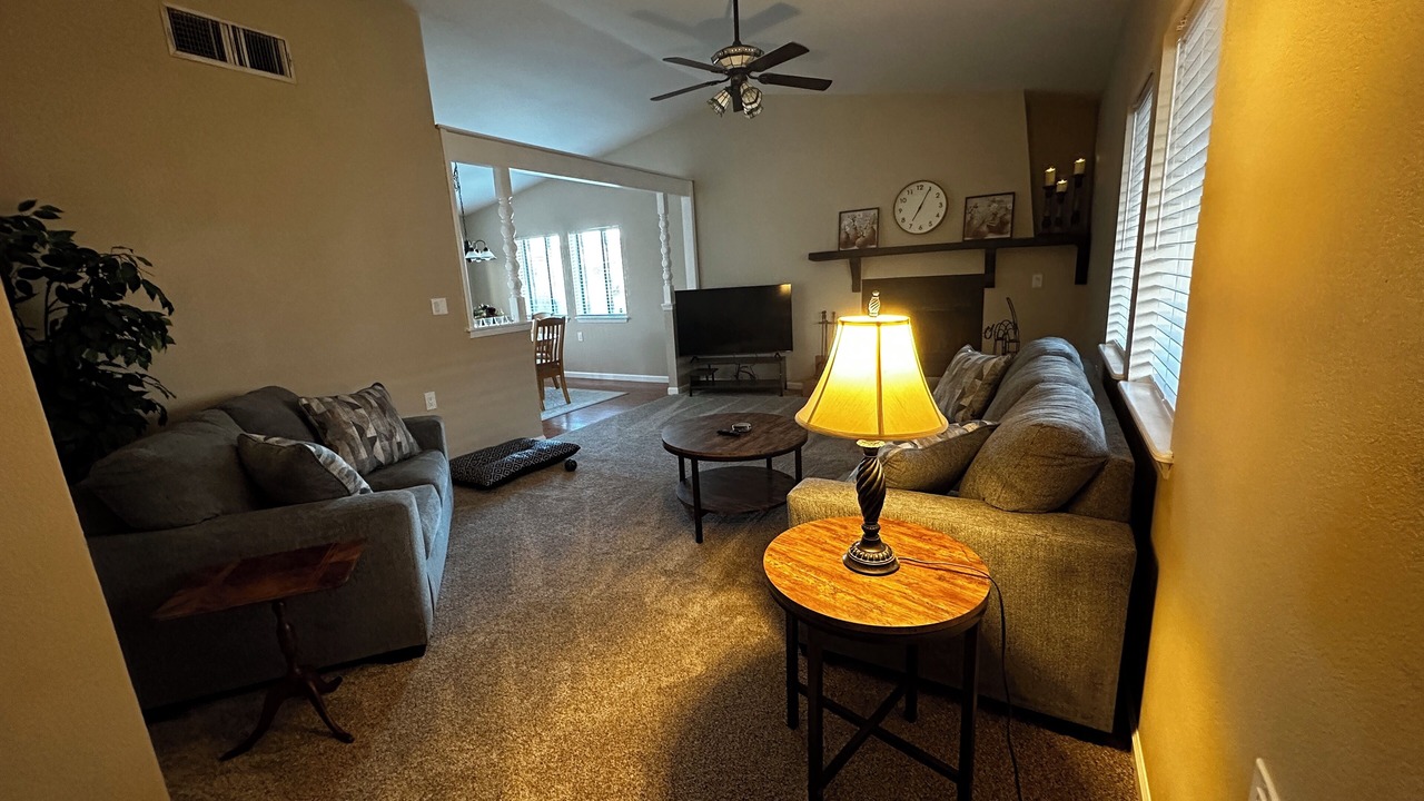 Photo of Livingroom in Truth or Consequences