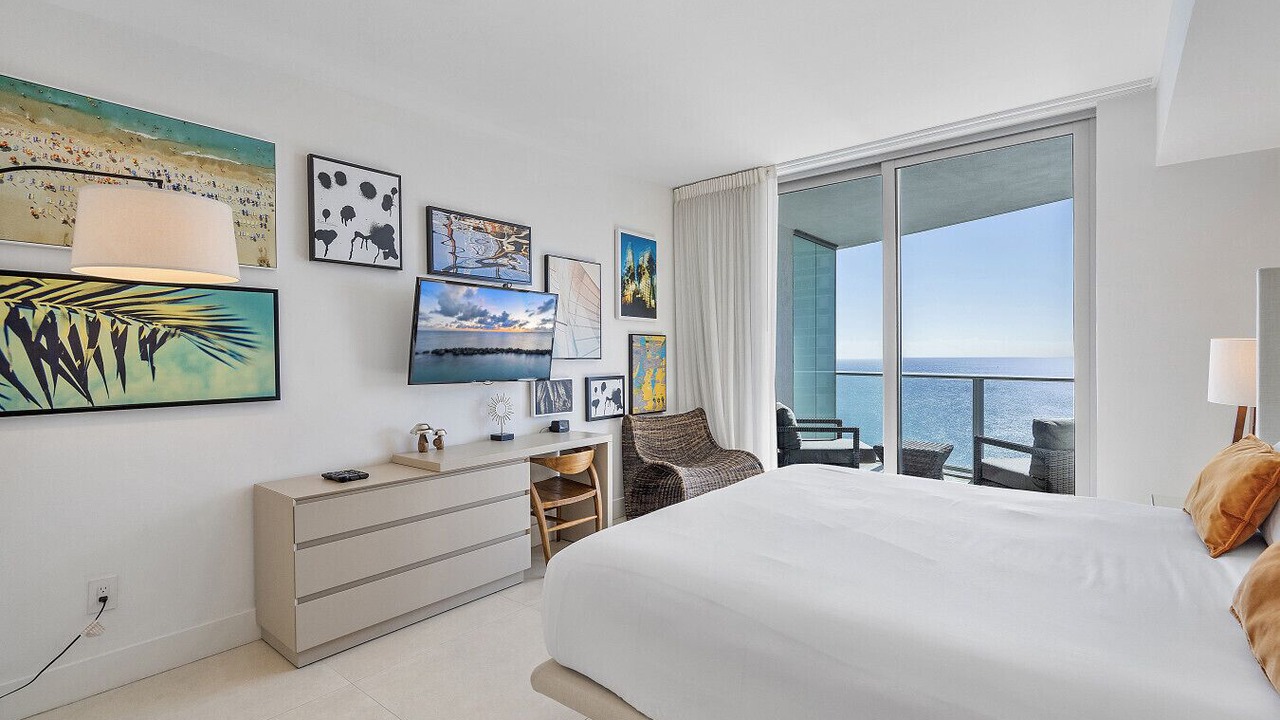Photo of Bedroom in Hollywood South Central Beach