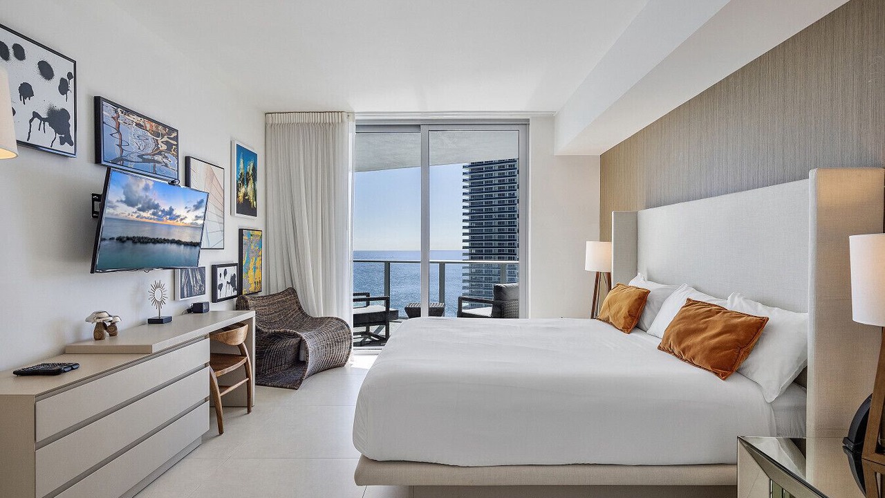 Photo of Bedroom in Hollywood South Central Beach