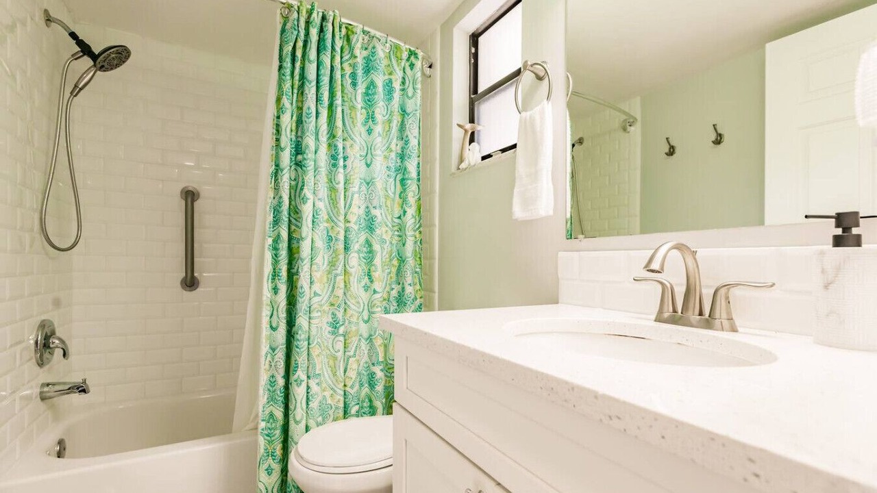 Photo of Bathroom in Park Shore