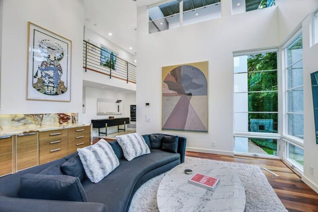 Photo of Livingroom in South River City