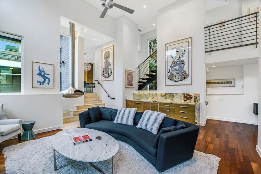 Photo of Livingroom in South River City