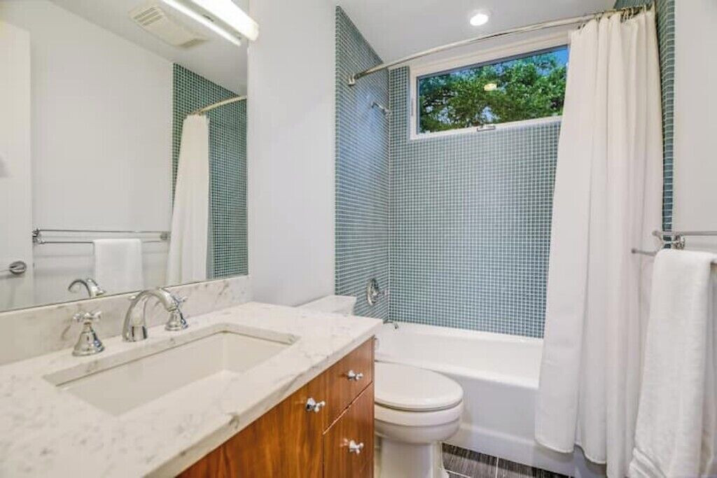 Photo of Bathroom in South River City