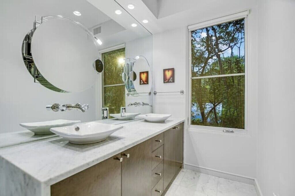 Photo of Bathroom in South River City