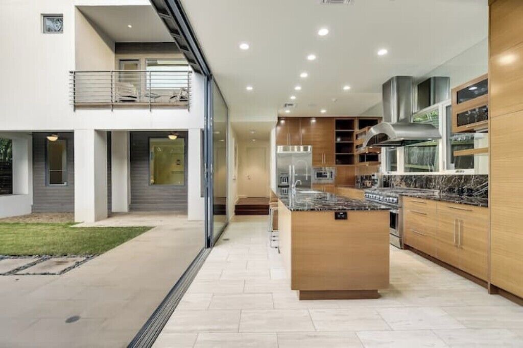 Photo of Kitchen in South River City