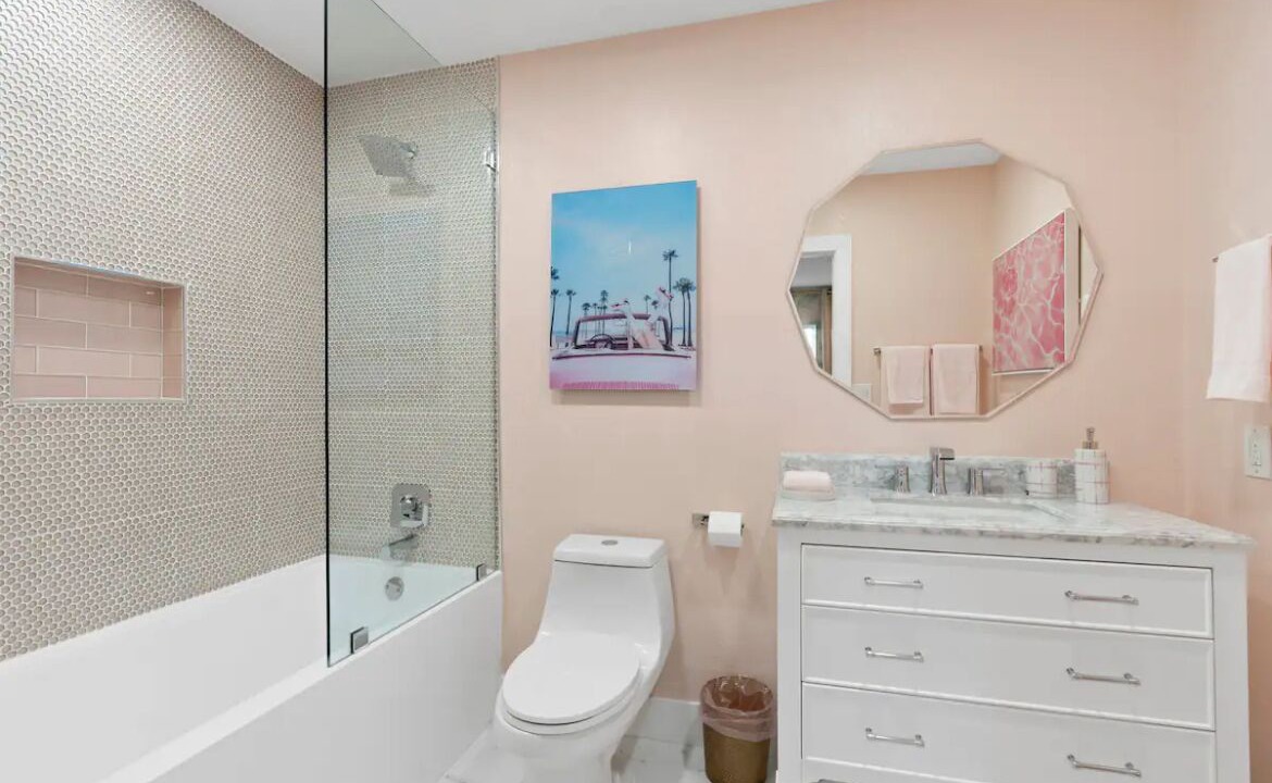 Photo of Bathroom in Coral Ridge