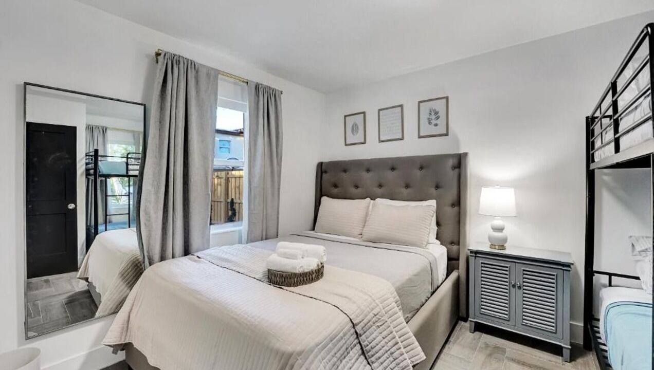 Photo of Bedroom in North Central Hollywood