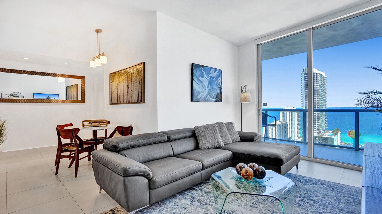 Photo of Livingroom in Hallandale Beach