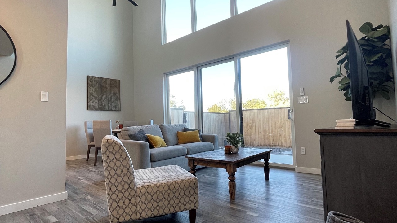 Photo of Livingroom in South Broadway