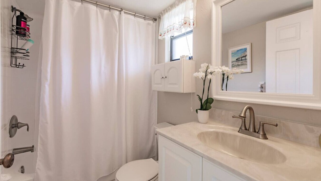 Photo of Bathroom in Park Shore