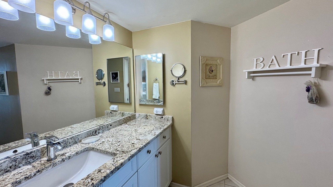 Photo of Bathroom in Park Shore