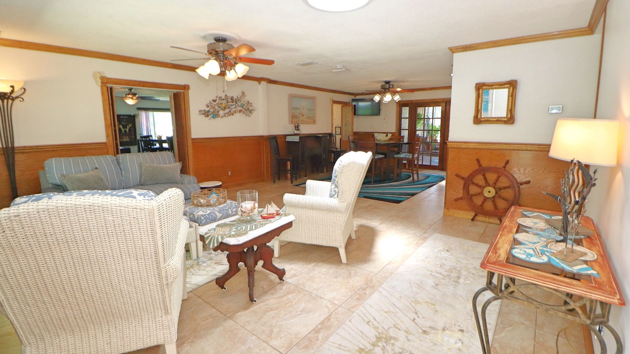 Photo of Livingroom in Edgewater