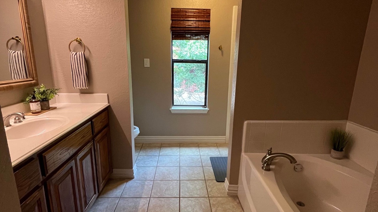 Photo of Bathroom in Pottsboro