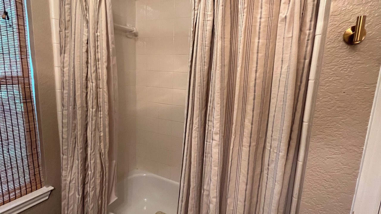 Photo of Bathroom in Pottsboro