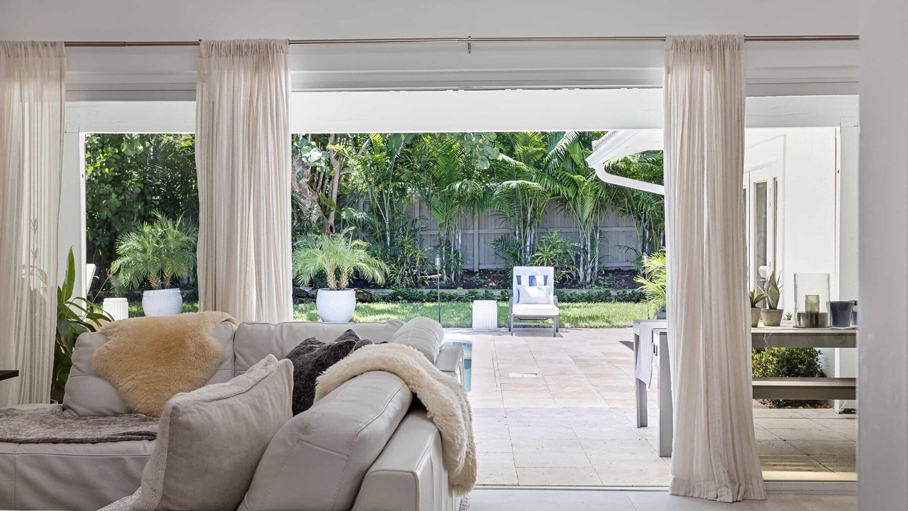 Photo of Livingroom in Dolphin Isles