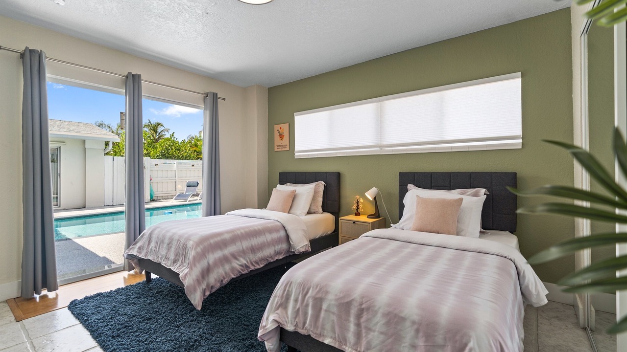 Photo of Bedroom in Coral Ridge Isles