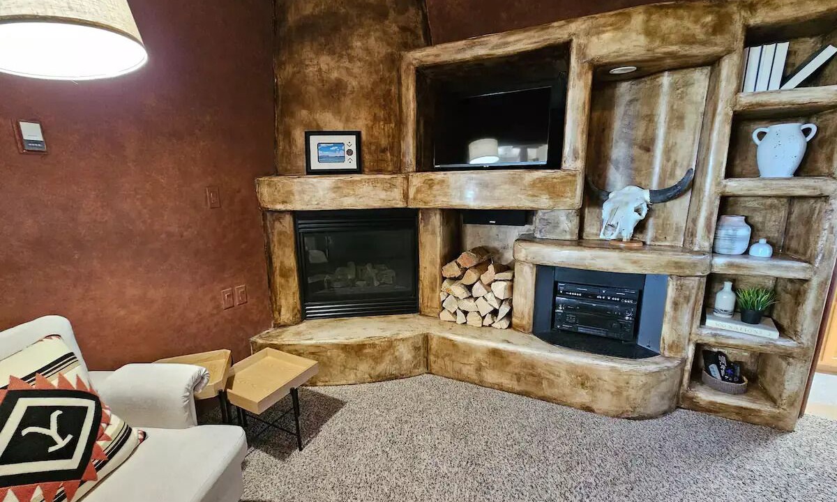 Photo of Livingroom in Truth or Consequences