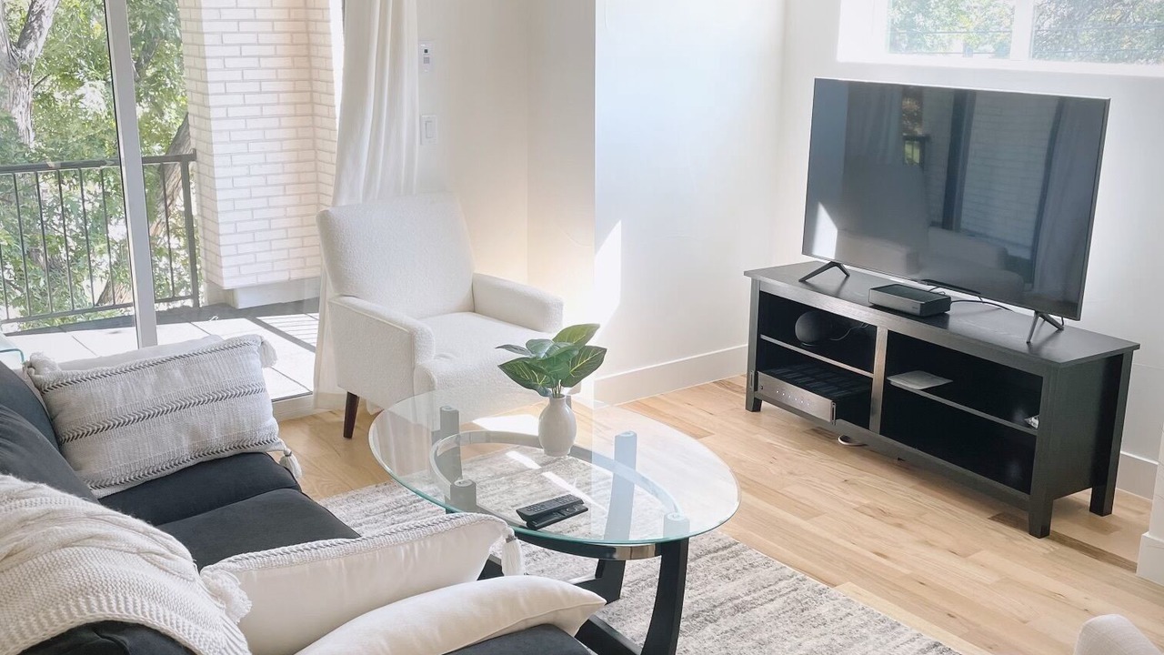 Photo of Livingroom in Jefferson Park