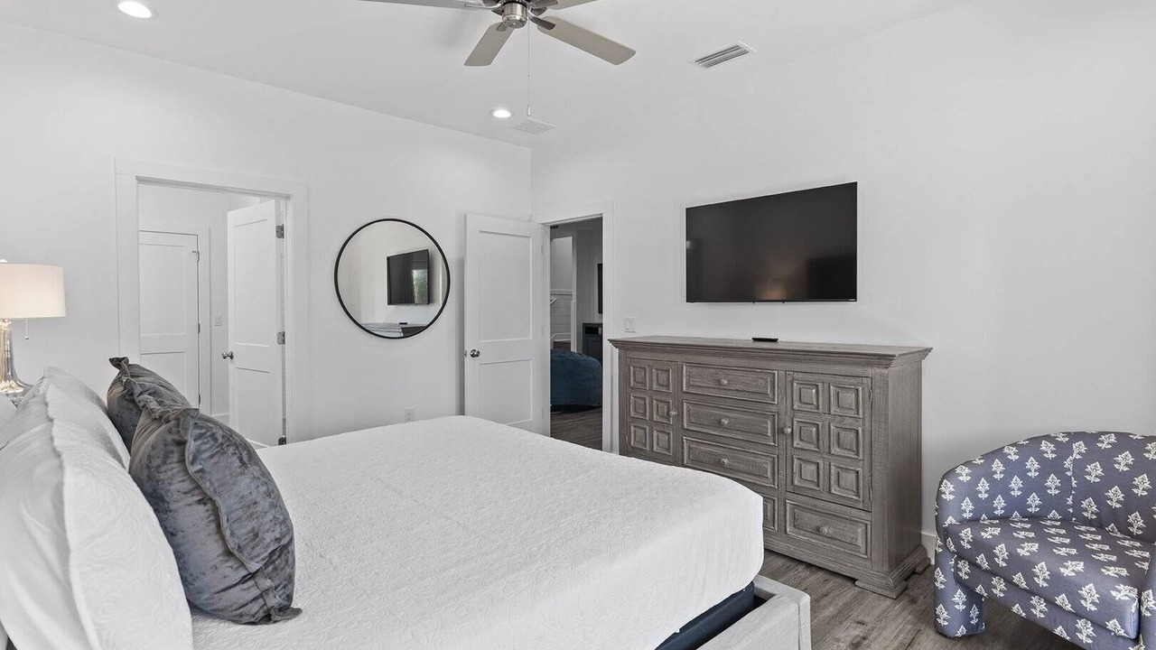 Photo of Bedroom in Crystal Beach