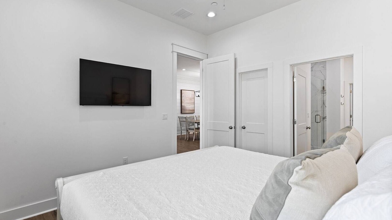 Photo of Bedroom in Crystal Beach