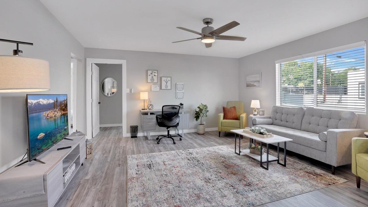 Photo of Livingroom in Aztec