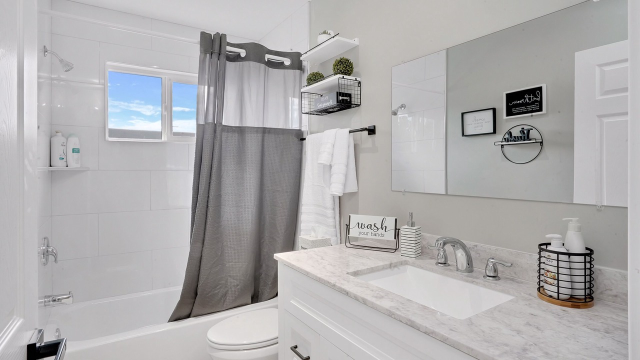 Photo of Bathroom in Aztec