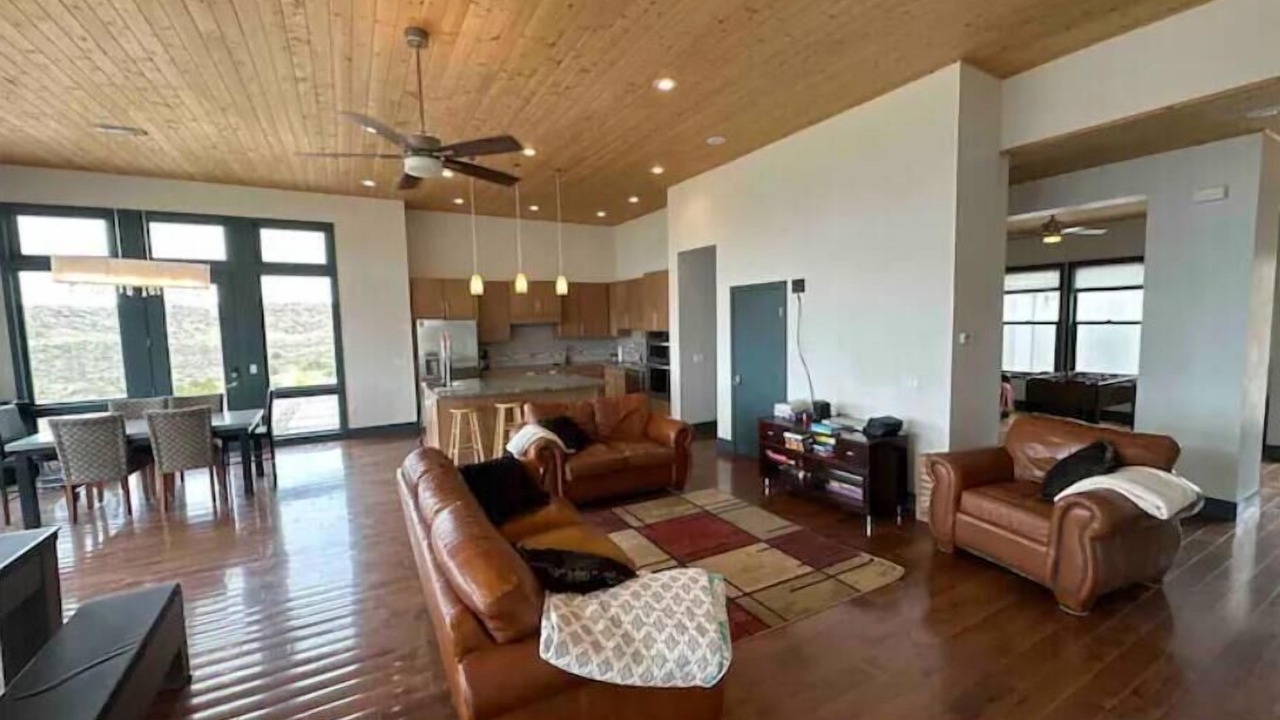Photo of Livingroom in Truth or Consequences