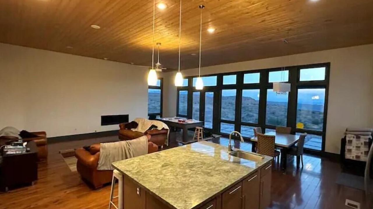 Photo of Livingroom in Truth or Consequences