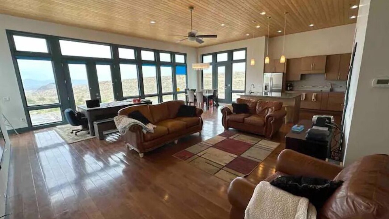 Photo of Livingroom in Truth or Consequences