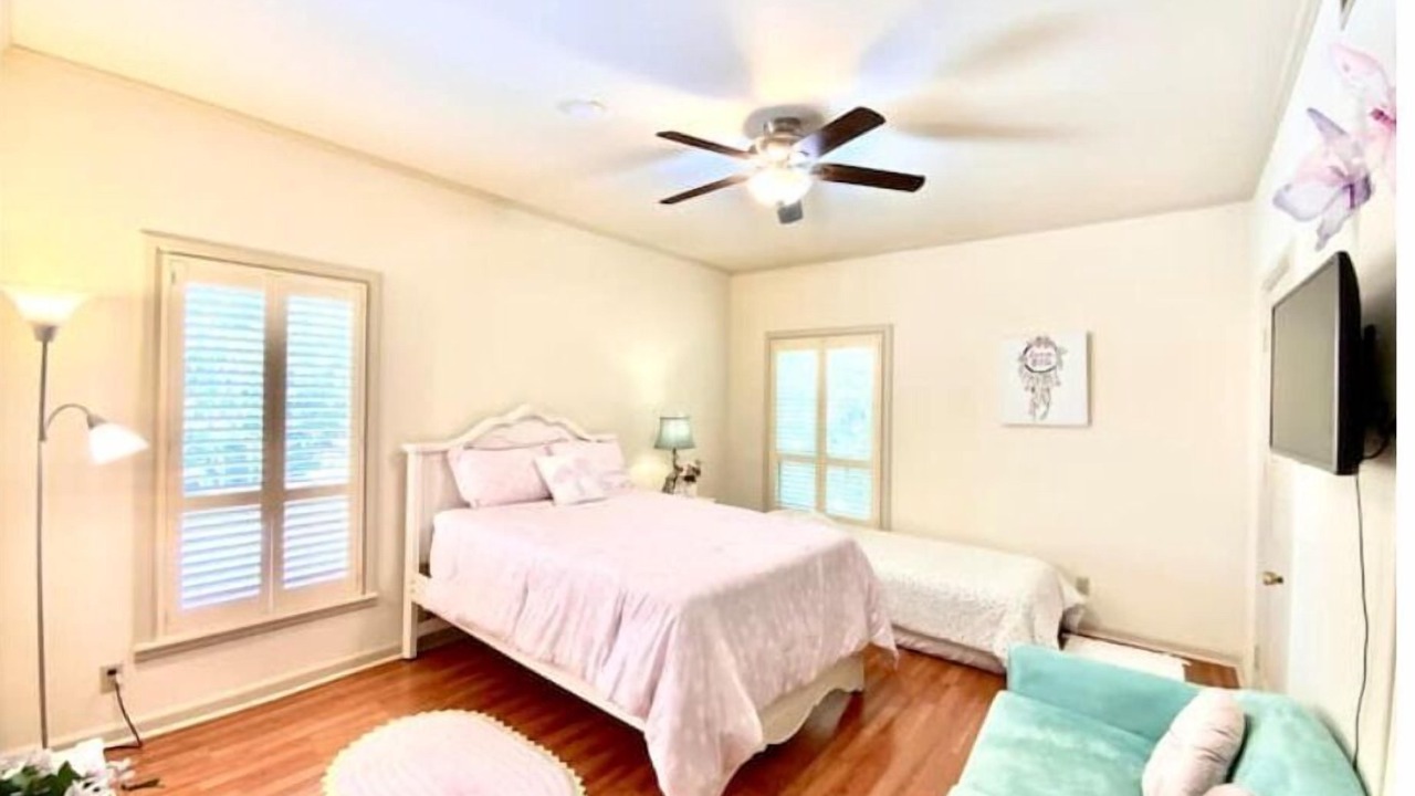 Photo of Bedroom in Oak Park - Northwood