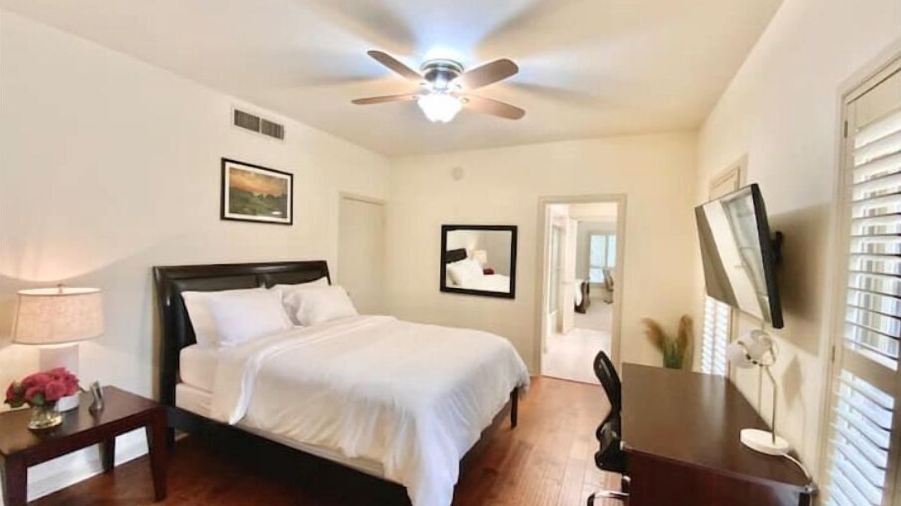 Photo of Bedroom in Oak Park - Northwood