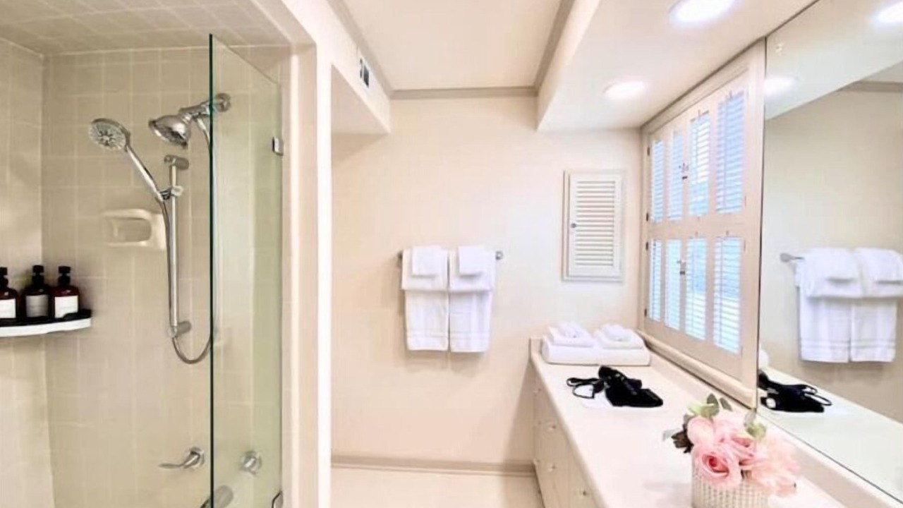 Photo of Bathroom in Oak Park - Northwood