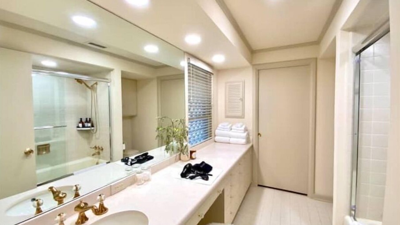 Photo of Bathroom in Oak Park - Northwood