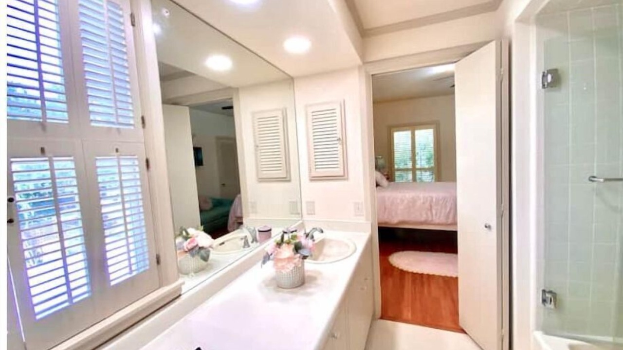 Photo of Bathroom in Oak Park - Northwood