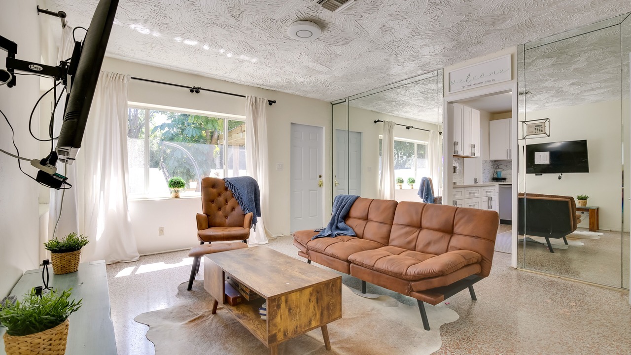 Photo of Livingroom in Deerfield Beach