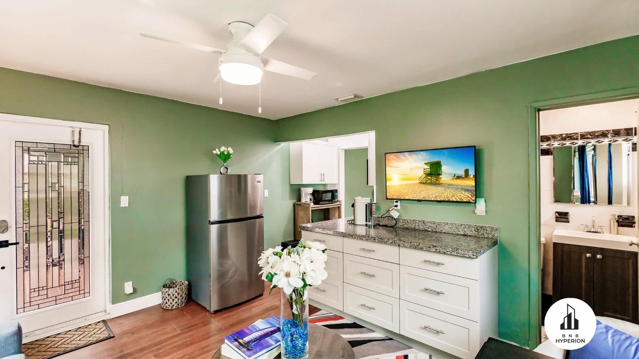 Photo of Livingroom in Downtown Hollywood