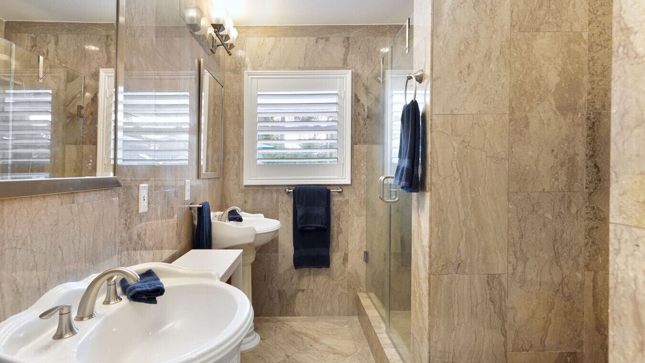 Photo of Bathroom in Coral Ridge Isles
